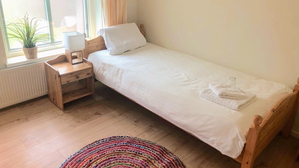 A single en-suite bedroom in the Temple
