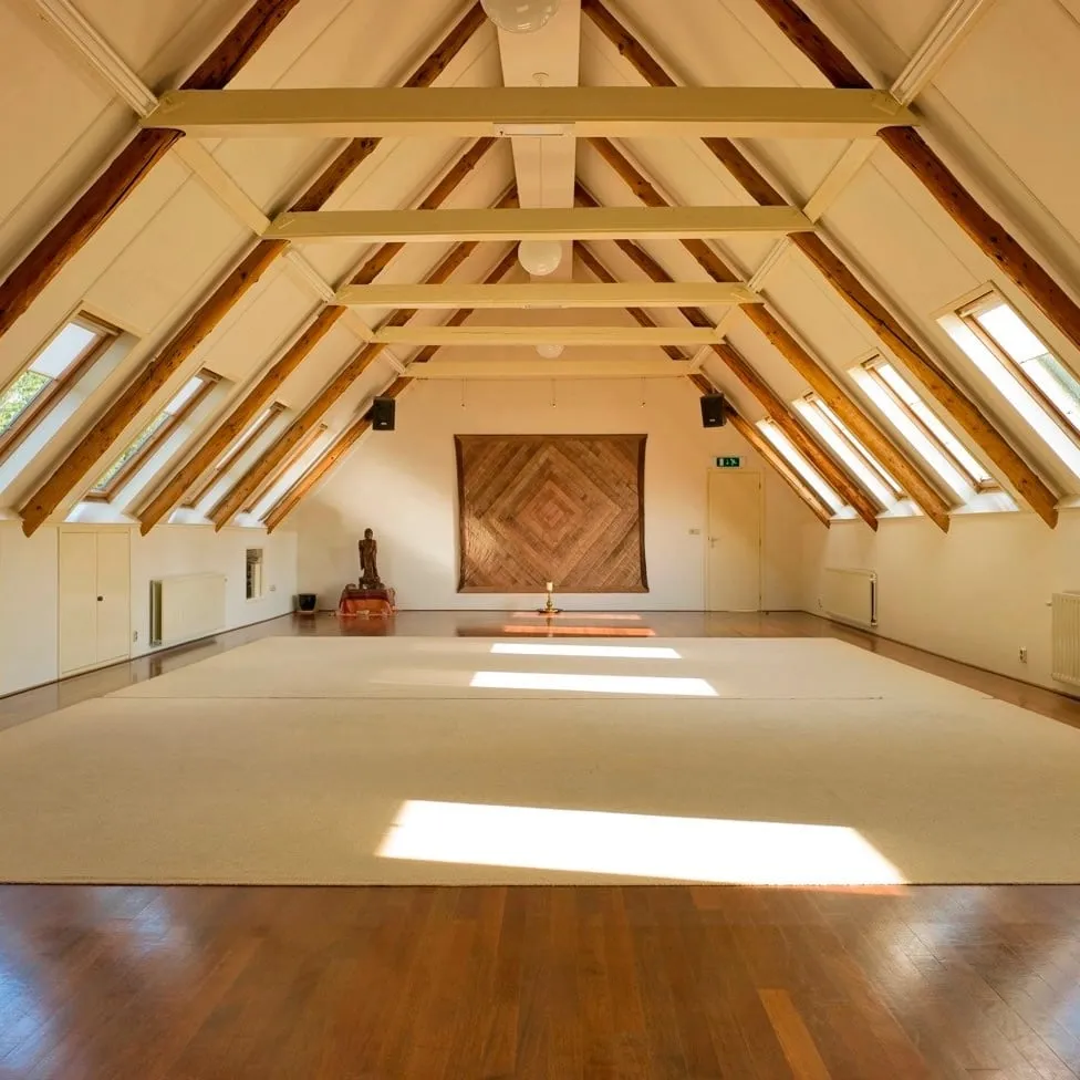 De hoofdzaal van de Temple, klaargezet voor een groep